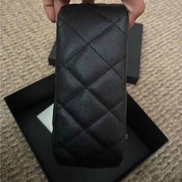 GWP Chanel gift beauty Black Quilted Shoulder Bag with Gold Chain - Picture 9 of 12